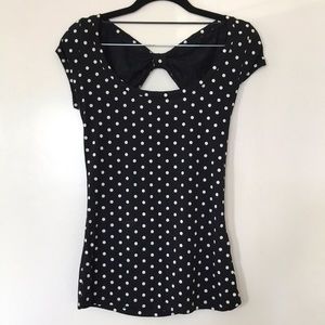 Polka dot blouse, French 🇫🇷